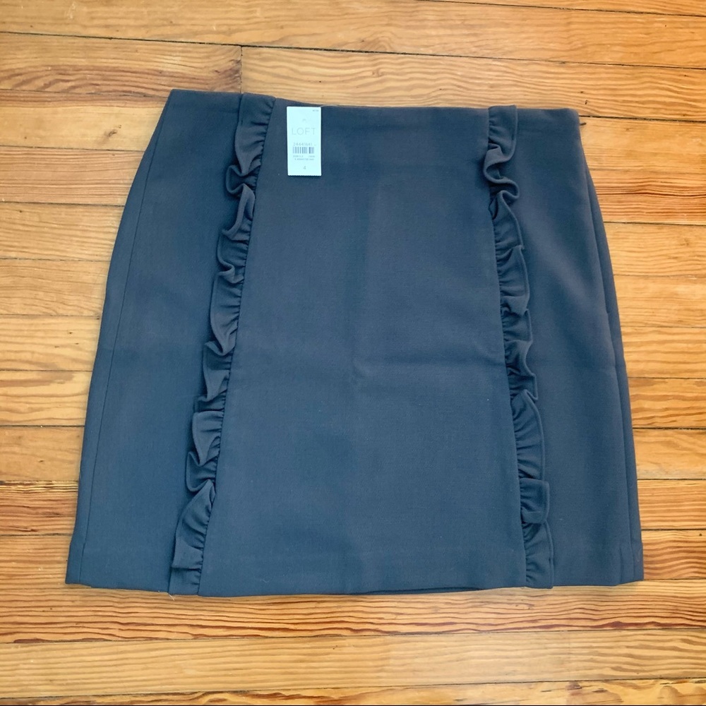 NWT LOFT Grey Ruffled Mini Skirt Sz 4